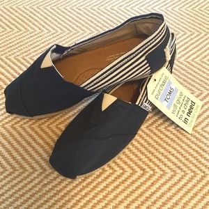 Women’s TOMS slip on shoes